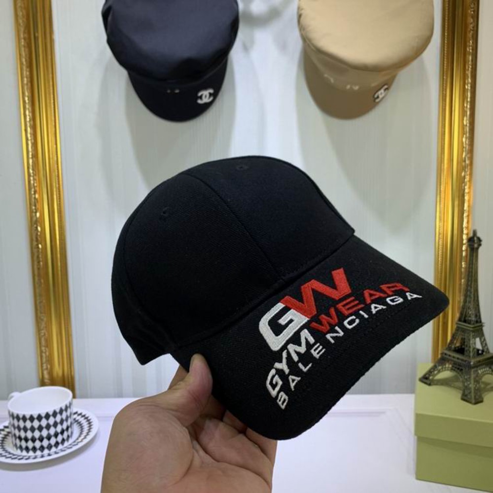 Ba*len*cia*ga hat